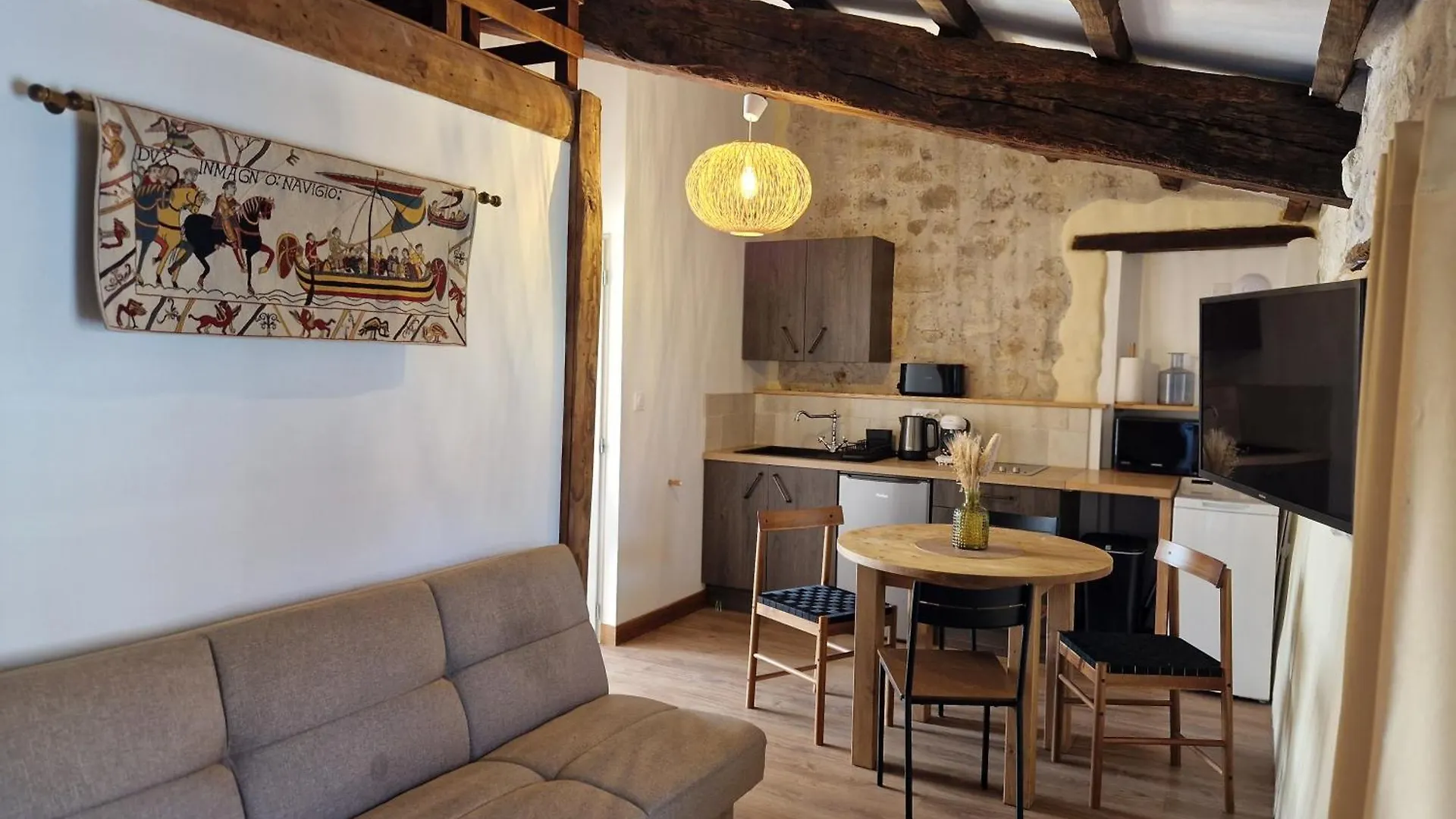 Holiday home Chateau De La Mothe De Vicq - Allier, A Proximite De Vichy